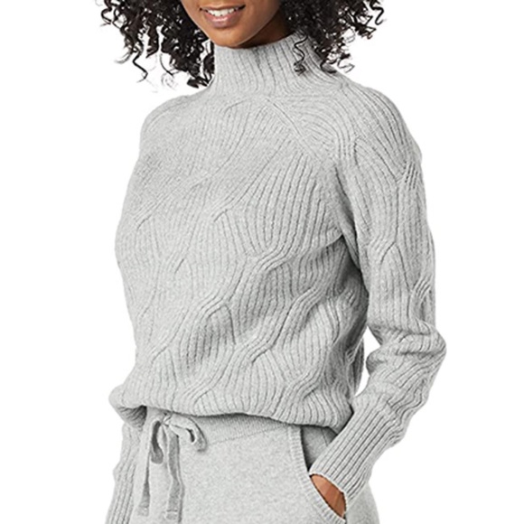 NEW: Chunky Knit Ultrasoft Grey Cable Knit Sweater - Picture 1 of 3